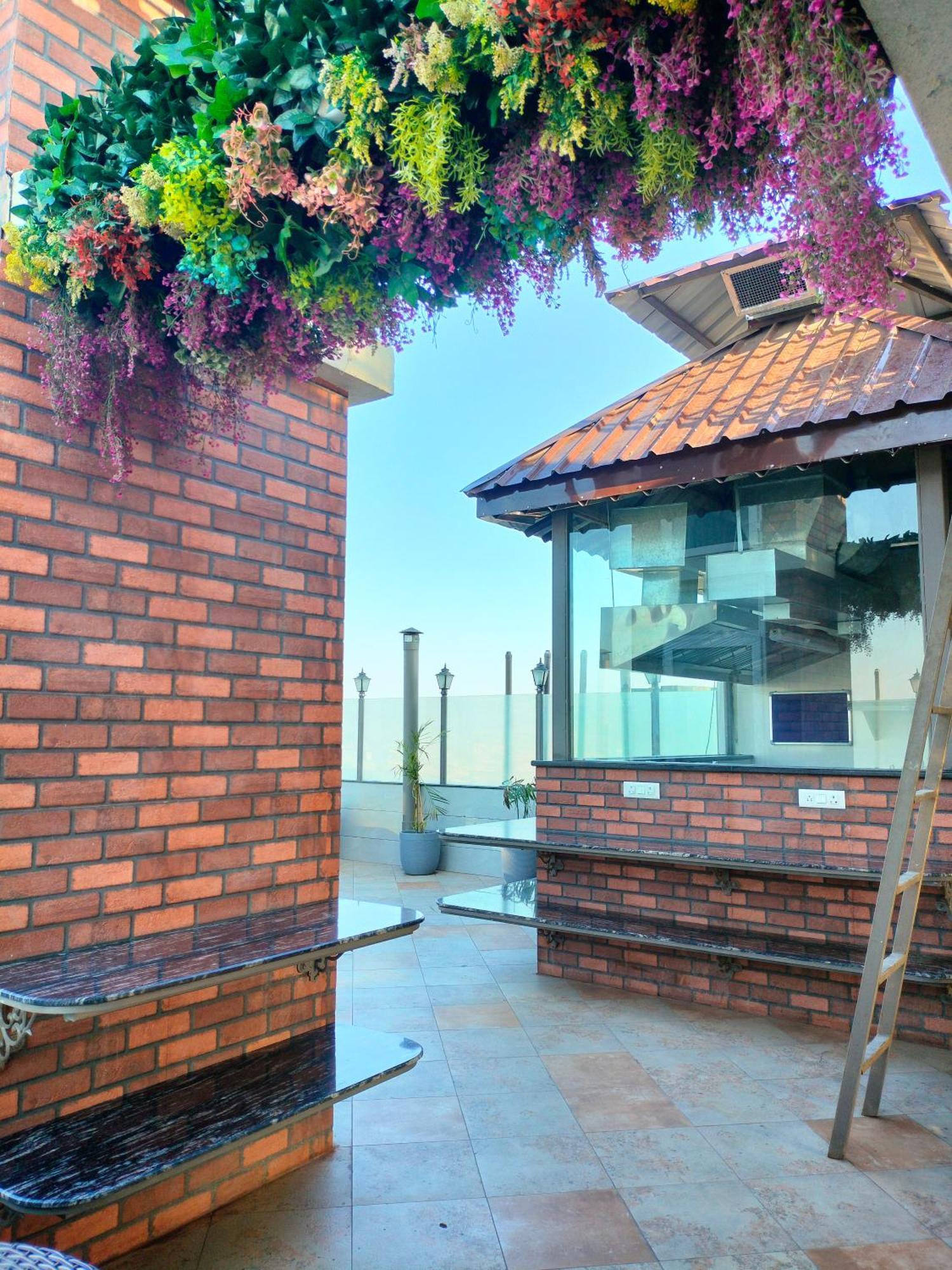 Hiraya Hotels Mohali Exterior foto