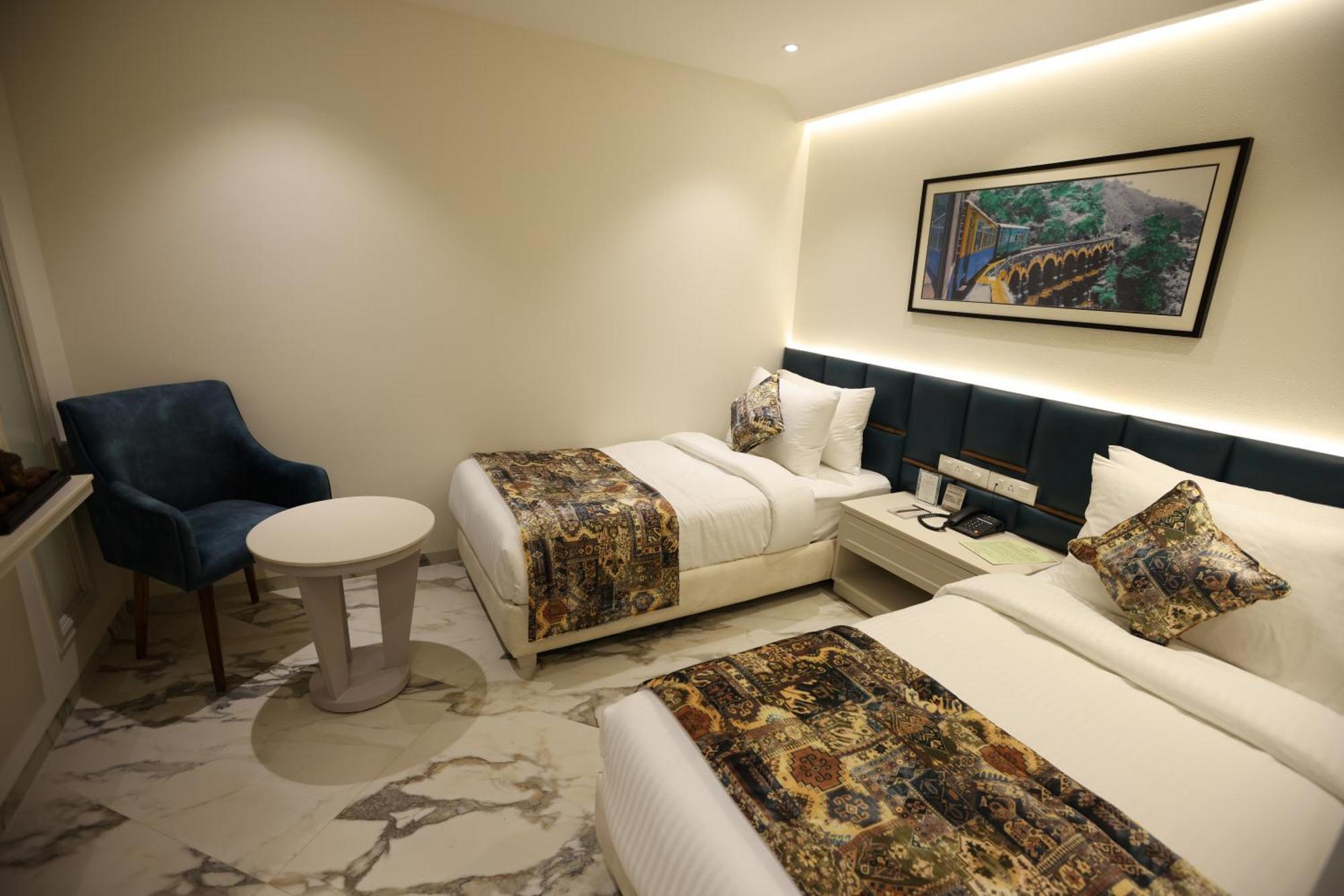 Hiraya Hotels Mohali Exterior foto