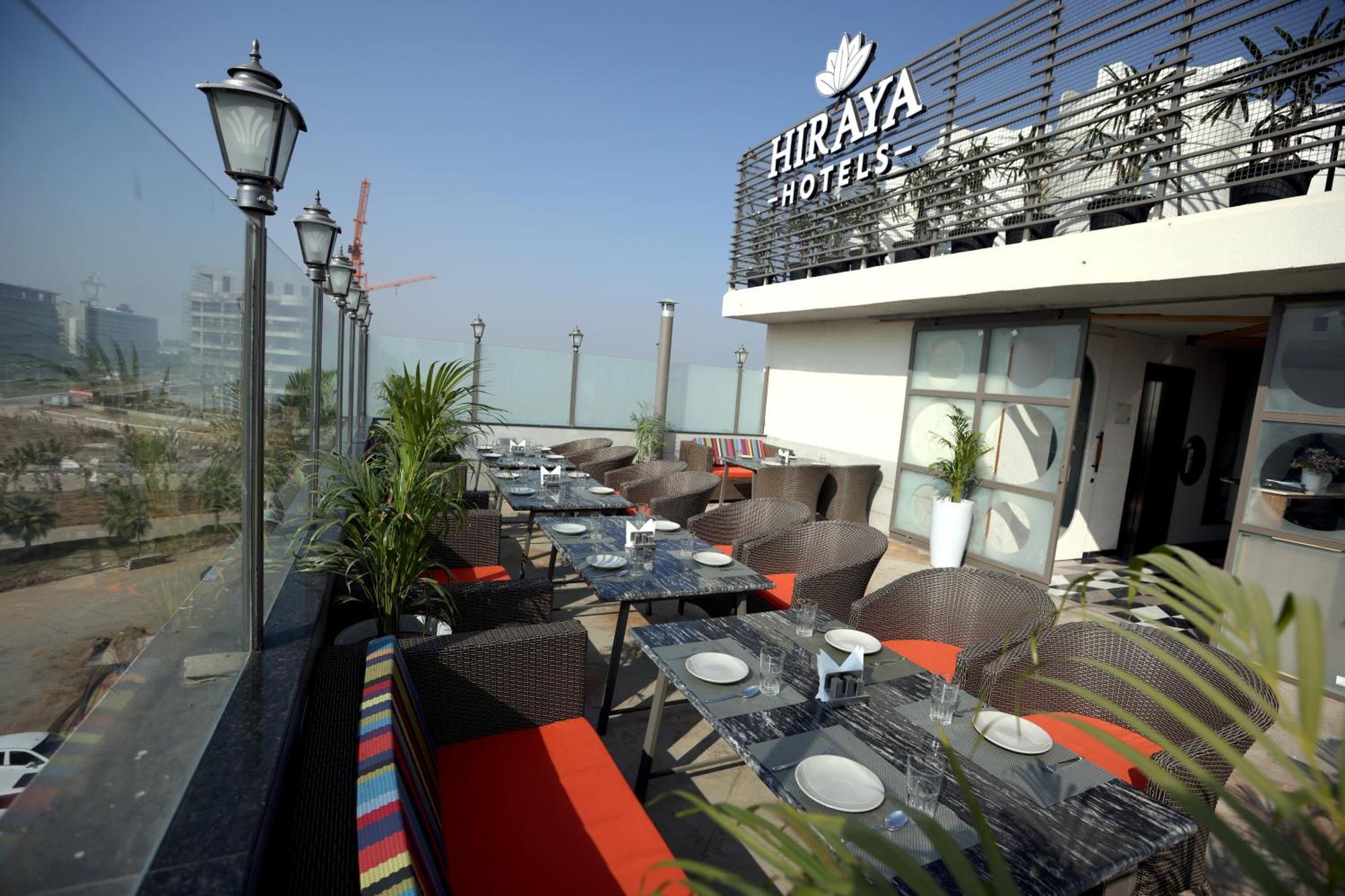 Hiraya Hotels Mohali Exterior foto
