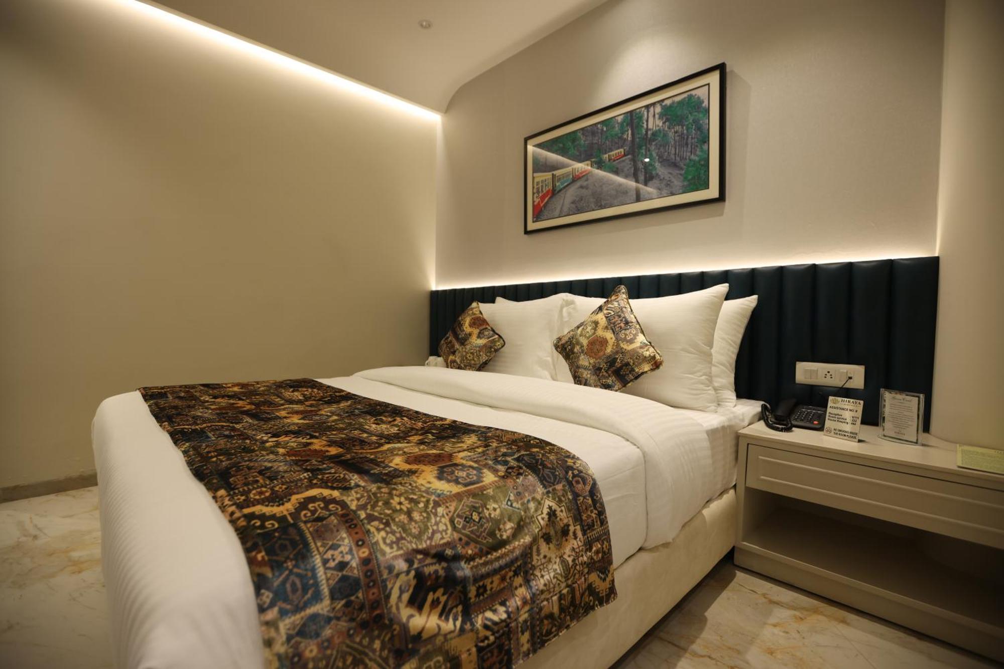 Hiraya Hotels Mohali Exterior foto